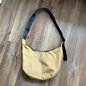 BAGGU MEDIUM CRESCENT BAG